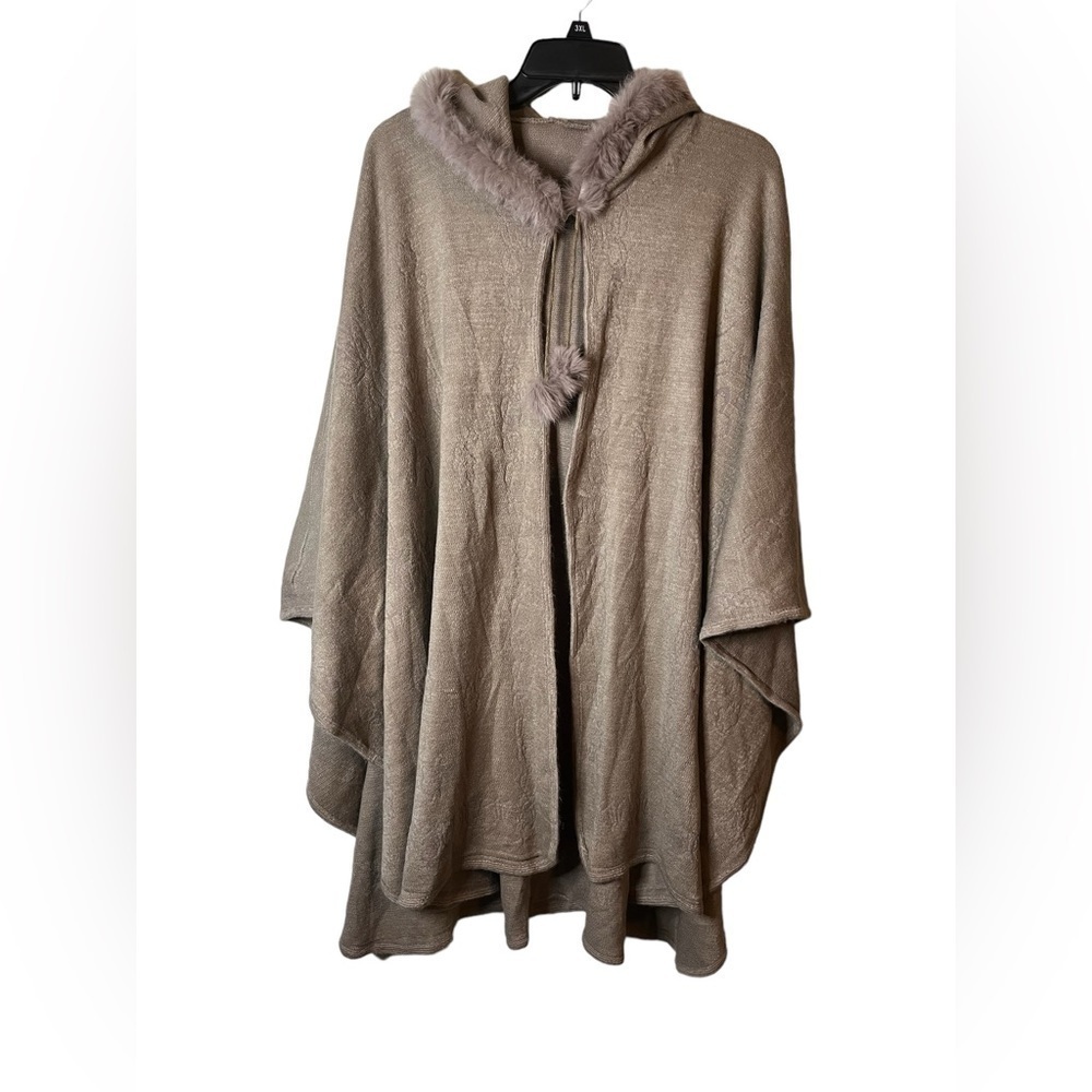 Women’s One Size Fits Most Faux Fur Sweater Wrap with Hood - Picture 1 of 7